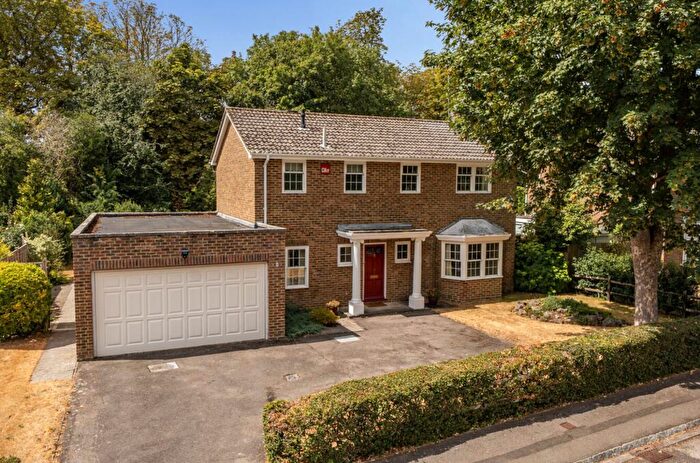 4 Bedroom Detached House For Sale In Stanton Drive, Chichester, PO19