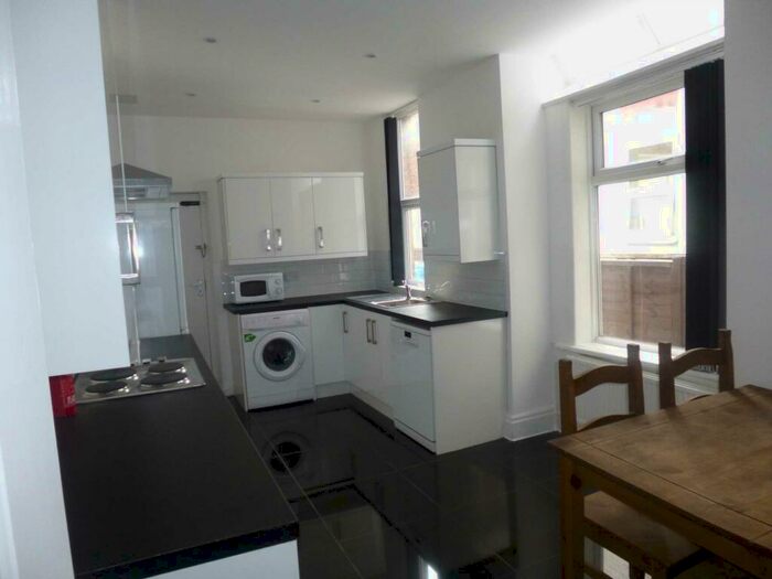 4 Bedroom Terraced House To Rent In Richmond Road, Fallowfield, M14