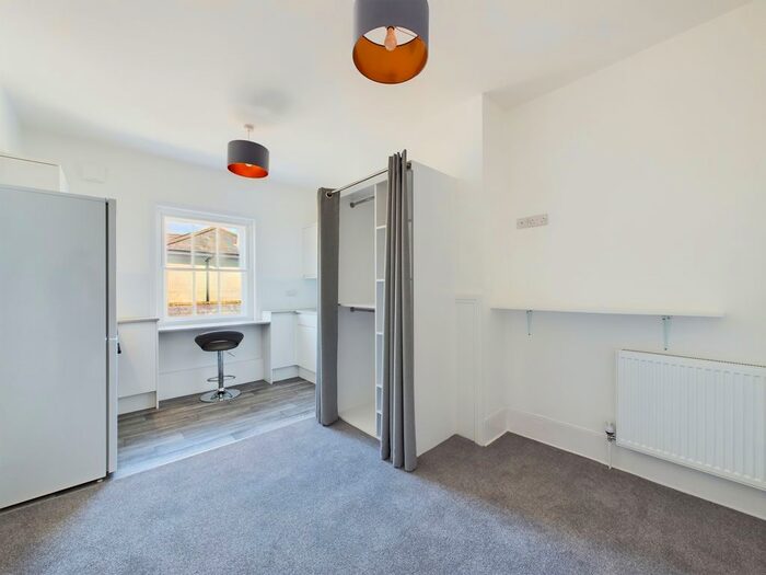 Studio To Rent In Westbrooke, Worthing, BN11