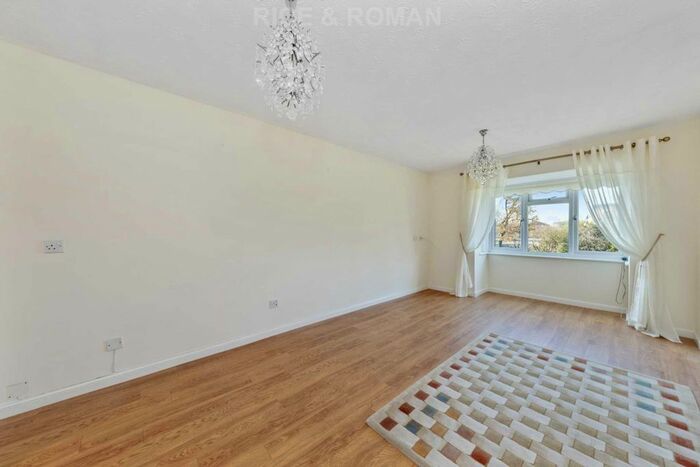 1 Bedroom Flat To Rent In Crockford Park Rd, Addlestone, KT15