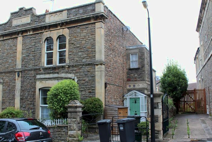 2 Bedroom Flat To Rent In Seavale Road, Clevedon, BS21