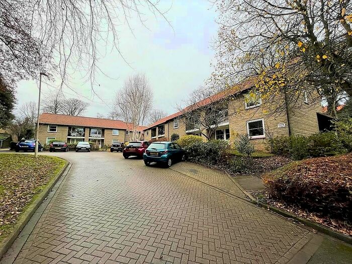 2 Bedroom Flat For Sale In Court Green Close, Cloughton, Scarborough, YO13