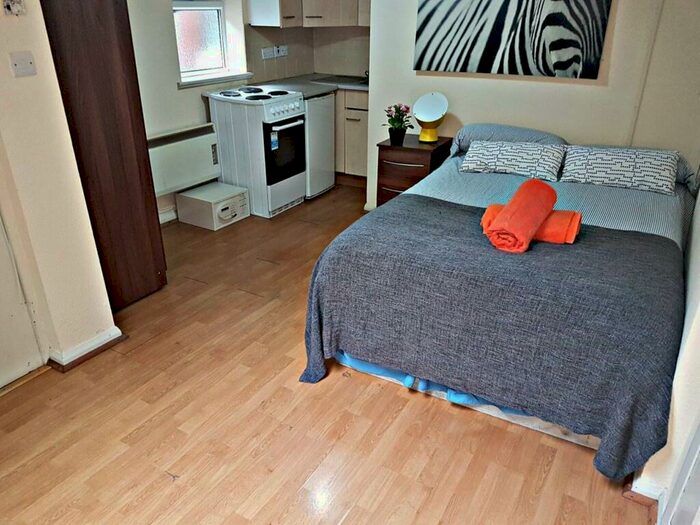 Studio To Rent In Park Avenue, NW2