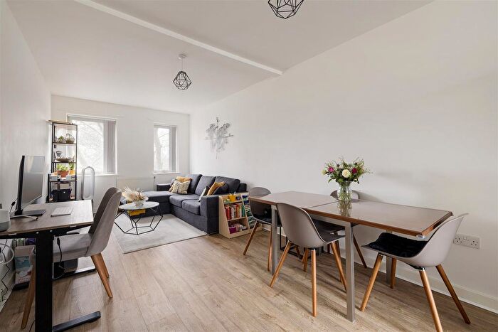 1 Bedroom Flat For Sale In Lea Bridge Road, Hackney, E5