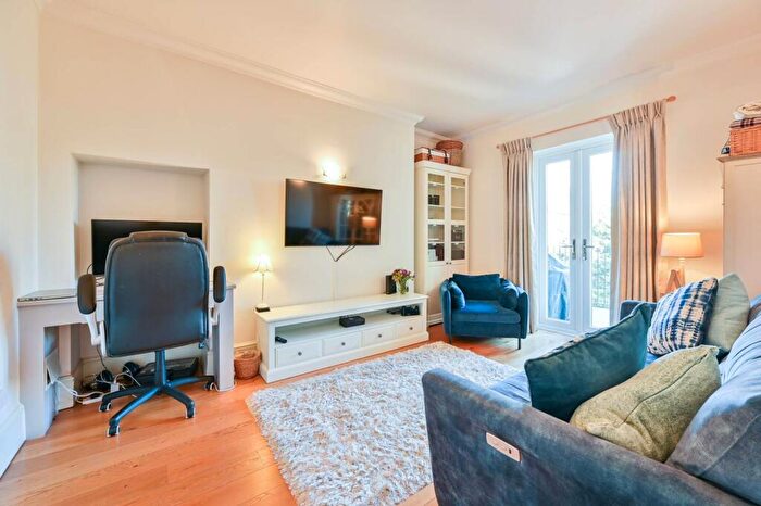 1 Bedroom Flat To Rent In Browning Street, Elephant And Castle, London, SE17