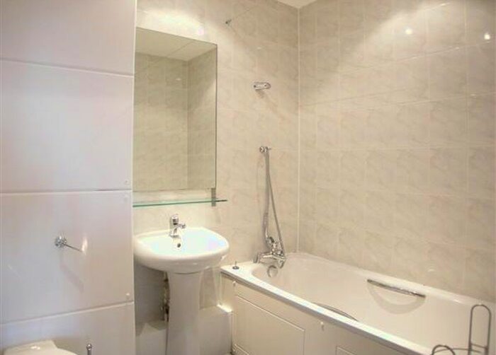 2 Bedroom Flat To Rent In New Park Road, London, SW2