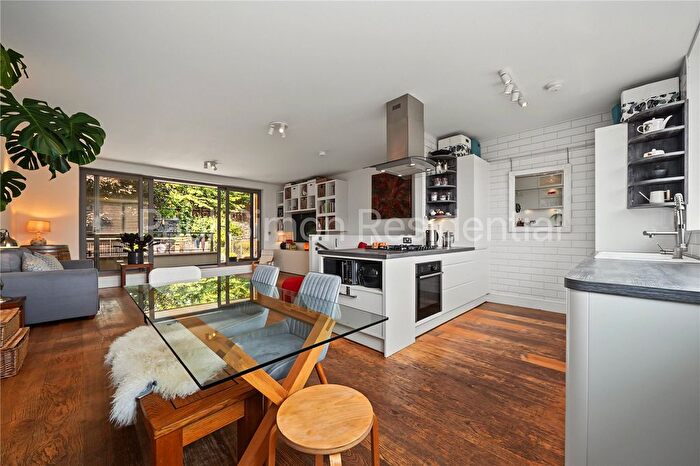 3 Bedroom Terraced House For Sale In Compton Terrace, Hermitage Road, Finsbury Park, London, N4
