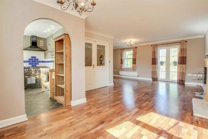 5 Bedroom Town House To Rent In Allington Circle, Kingsmead, Milton Keynes, MK4