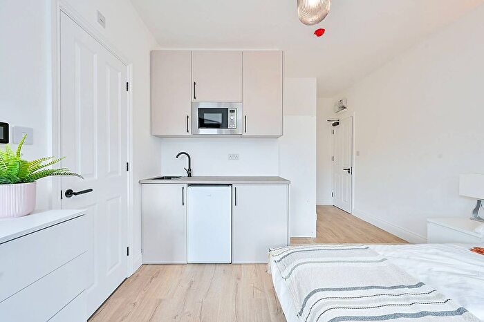 Studio To Rent In Madeley Road, Ealing Broadway, London, W5