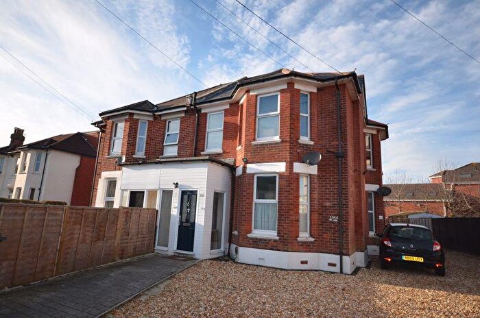 1 Bedroom Flat To Rent In Holdenhurst Road, Bournemouth, BH8