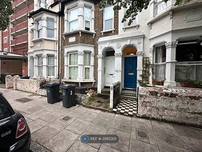Studio To Rent In Belgrade Road, London, N16