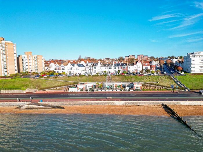 2 Bedroom Apartment For Sale In Clifton Drive, Westcliff-On-Sea, SS0