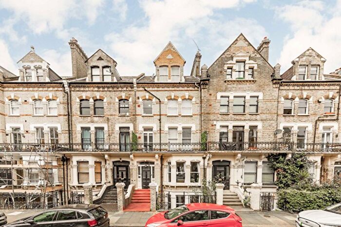 2 Bedroom Flat To Rent In Glazbury Road, West Kensington, W14