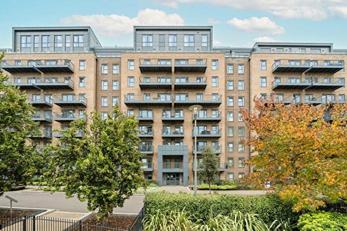 1 Bedroom Flat For Sale In Beaufort Square, London, NW9