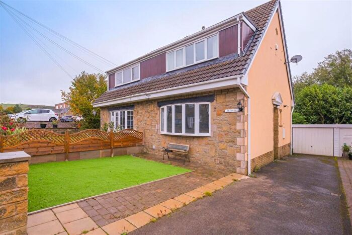 4 Bedroom Semi-Detached House For Sale In Bradshaw Lane, Halifax, HX2