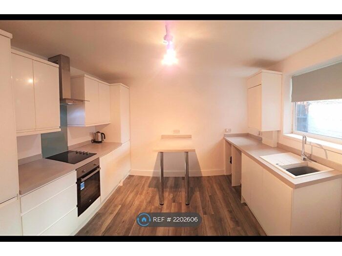 4 Bedroom End Of Terrace House To Rent In Hinderwell Street, Hull, HU5