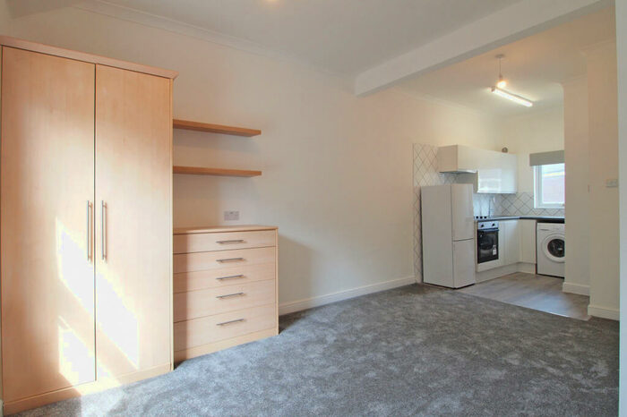 Flat To Rent In High Street, Ewell, KT17