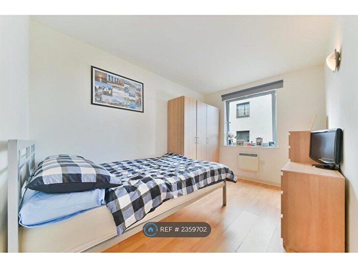 2 Bedroom Flat To Rent In Arizona Building, London, SE13
