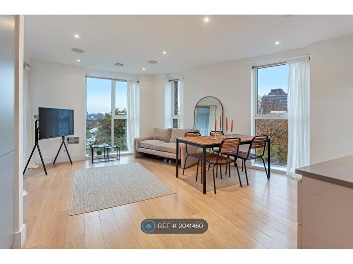 2 Bedroom Flat To Rent In Stockwell Park Walk, London, SW9