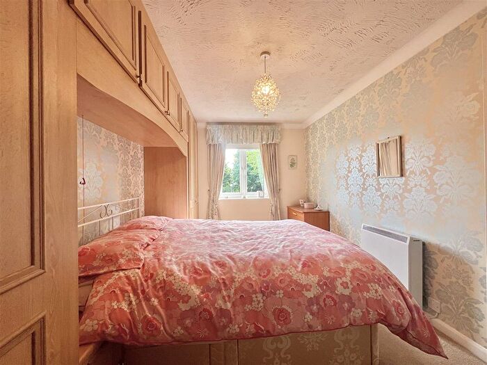 1 Bedroom Flat For Sale In Malborough Court, Cranley Gardens, Wallington, SM6