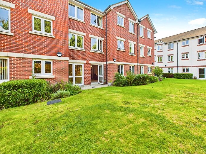 2 Bedroom Flat For Sale In Kings Road, Horsham, RH13