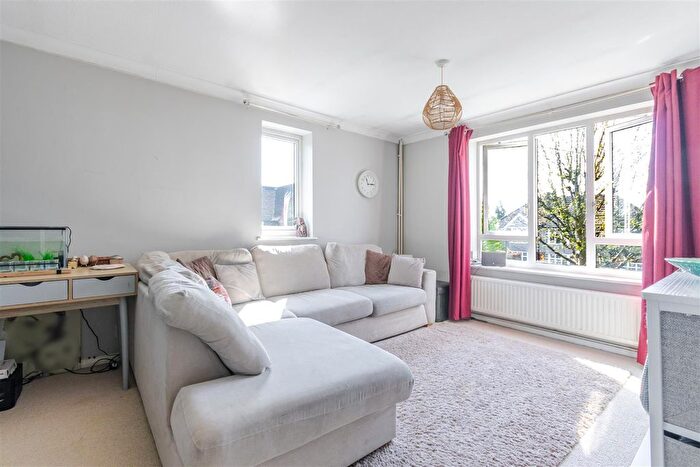 2 Bedroom Maisonette For Sale In Manor Way, Ruislip, HA4