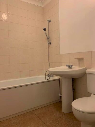 2 Bedroom Flat To Rent In Green Lanes, Harringey, N4