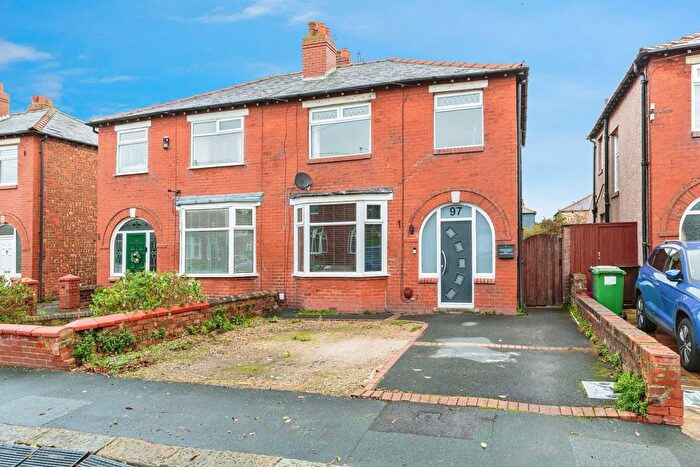 3 Bedroom Semi Detached House For Sale In Holmefield Road, Lytham St. Annes, Lancashire, FY8