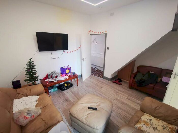 6 Bedroom House To Rent In Brithdir Street, Cathays, Cardiff, CF24