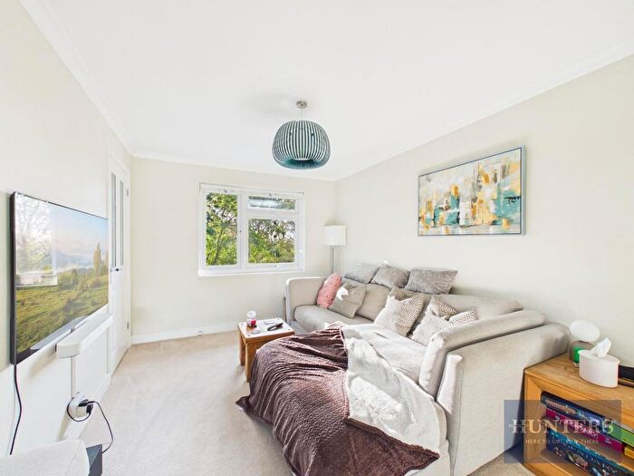 2 Bedroom Flat To Rent In Oak Avenue, Cheltenham, GL52