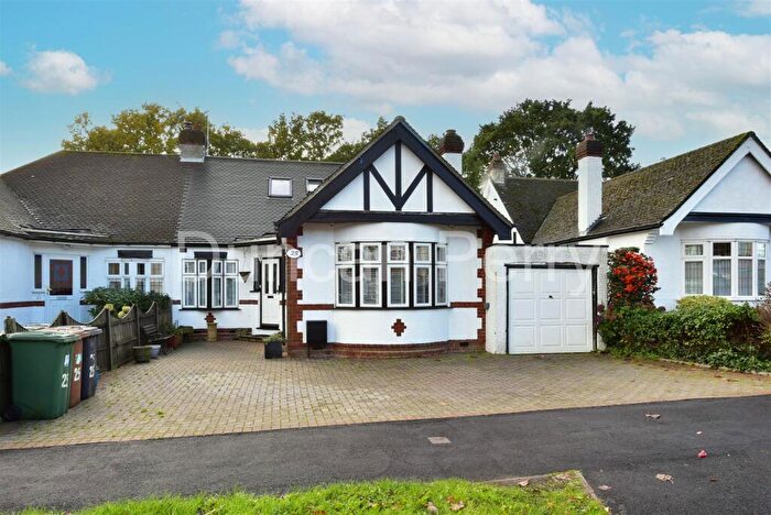4 Bedroom Semi-Detached Bungalow For Sale In Oakmere Lane, Potters Bar, EN6