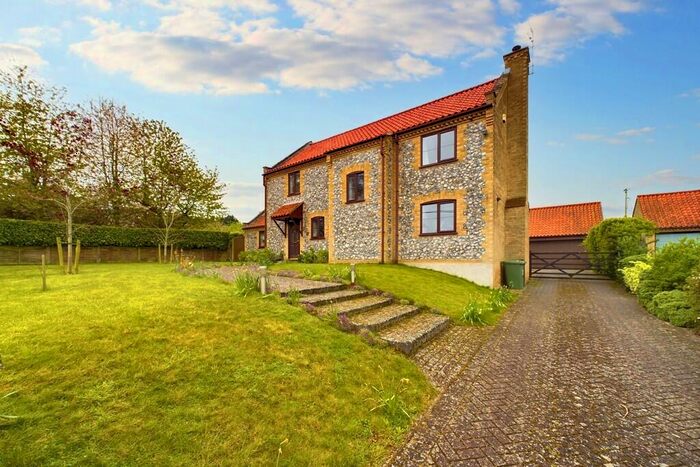 4 Bedroom Detached House For Sale In The Street, Croxton, IP24