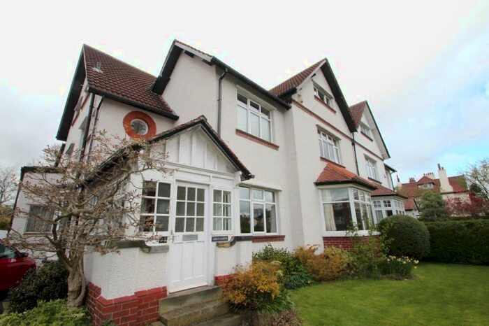 1 Bedroom Flat To Rent In North Parade, West Park, Leeds, LS16