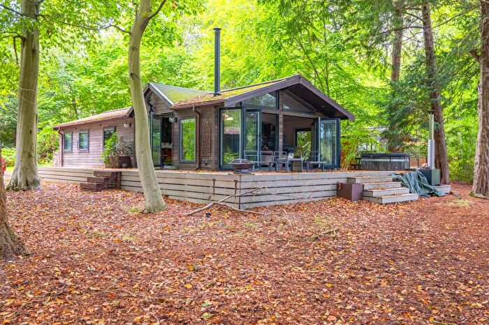3 Bedroom Chalet For Sale In Church Lane, Fritton And St Olaves, NR31