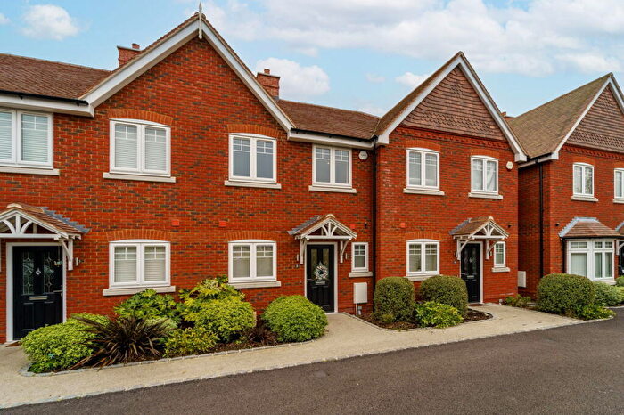 3 Bedroom Terraced House For Sale In Hawthorne Close, Byfleet, KT14