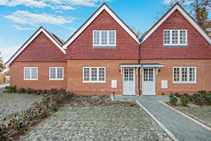 2 Bedroom House For Sale In Charlton Lane, West Farleigh, Maidstone, ME15