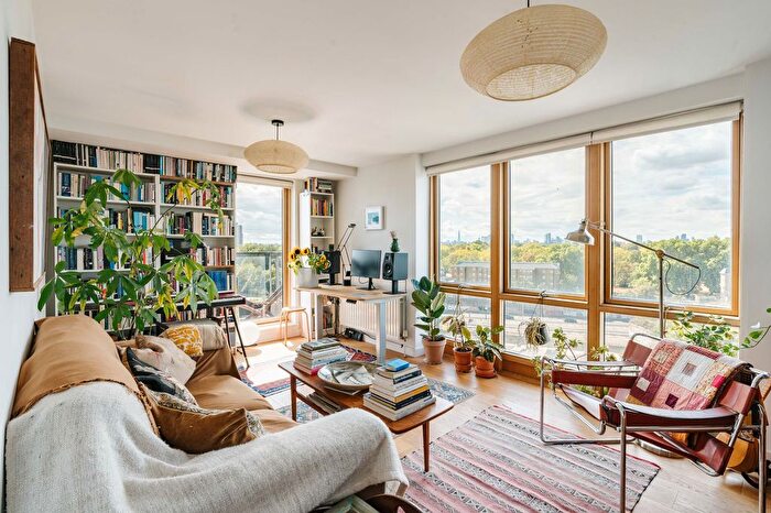 2 Bedroom Flat For Sale In Felstead Street, Biggs Square Felstead Street, E9