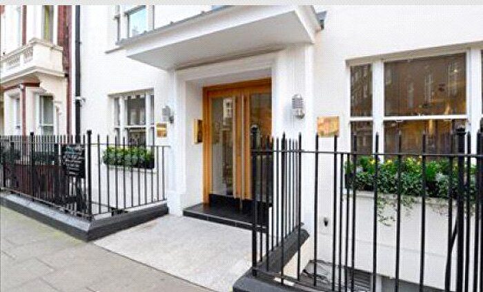 Studio To Rent In Hill Street, London, W1J