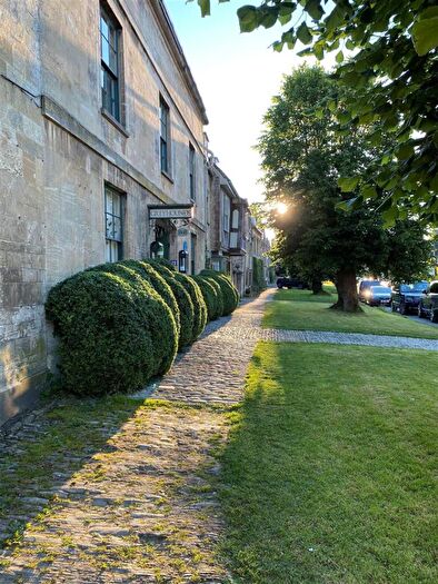 2 Bedroom Flat To Rent In St Floor Apartment, Sheep Street, Burford, OX18