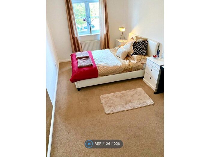 2 Bedroom Flat To Rent In Arborfield Close, London, SW2