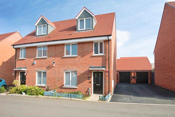 4 Bedroom Semi Detached House For Sale In Mablethorpe Road, Stevenage, SG1