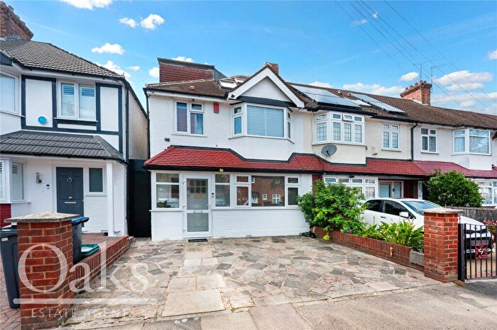 4 Bedroom End Of Terrace House For Sale In Chestnut Grove, Mitcham, CR4