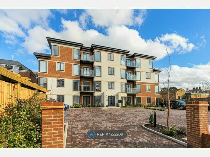 1 Bedroom Flat To Rent In Springfield Lane, Weybridge, KT13