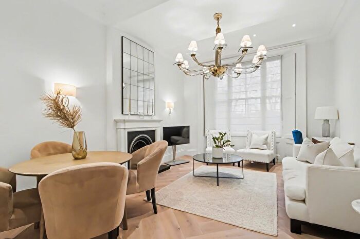 1 Bedroom Flat For Sale In Westbourne Gardens, London, W2