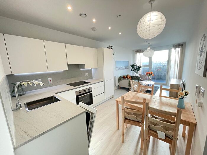 1 Bedroom Flat To Rent In Shearwater Drive, Hendon, London, NW9