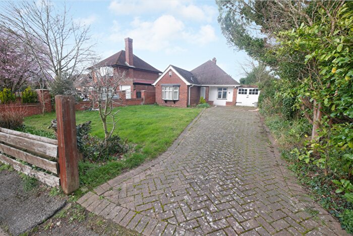 3 Bedroom Bungalow To Rent In Sweetcroft Lane, Uxbridge, UB10