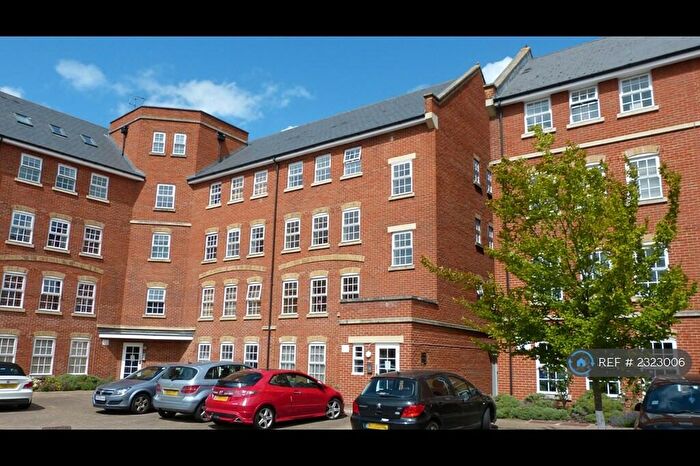 2 Bedroom Flat To Rent In Florey Gardens, Aylesbury, HP20