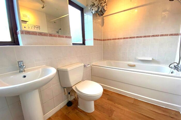 4 Bedroom Town House To Rent In Butlers Walk, BS5