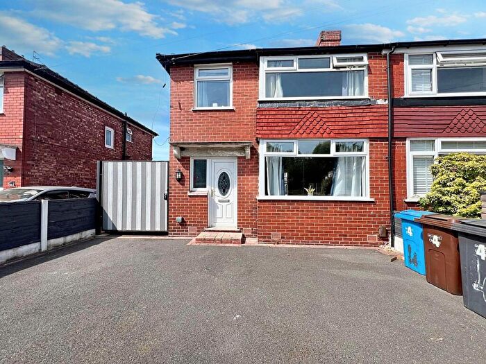 3 Bedroom Semi-Detached House For Sale In Cambell Road, Winton, M30