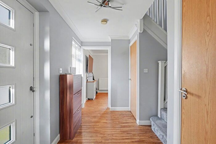 3 Bedroom Town House For Sale In Emerald Crescent, Sittingbourne, Kent, ME10